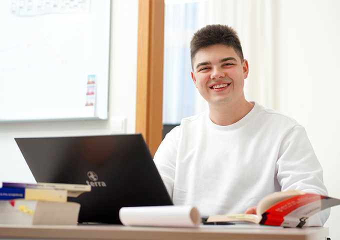 caritas-lahr-kachel-studium